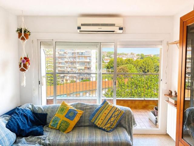 Apartamento en venta en Sant Feliu de Guíxols, Sant Pol Costa Brava. Piso en venta en SAgaró con vistas despejadas y excelente zona comunitaria. Apartamentos Sant Feliu de.