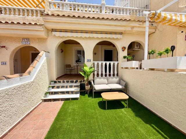 Apartamento en venta en Santa Pola, Monte y Mar. Bungalow de planta baja totalmente renovado en venta en Gran Alacant. Apartamentos Santa.