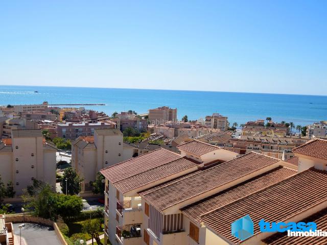 Apartamento en venta en Santa Pola, Calas Santiago Bernabeu. Te presentamos esta espectacular vivienda ubicada en una exclusiva urbanización privada, ideal para quienes buscan confort. Apartamentos.