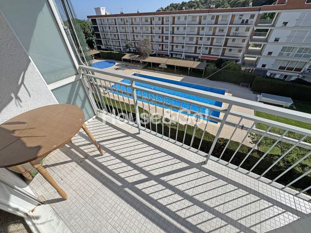 Apartamento en venta en Santa Susanna. Apartamento de 1 dormitorio con piscina. Apartamentos Santa.