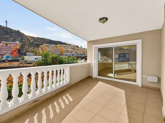 Apartamento en venta en Santiago del Teide, Puerto de Santiago. Exclusivo apartamento de lujo en la 12ª planta con terraza, garaje, vistas al mar y piscina climatizada en Gigansol del Mar.