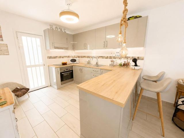 Apartamento en venta en San Miguel de Abona, Golf del Sur Amarilla Golf. Exclusivo apartamento en planta baja Un oasis de sol y confort junto a la piscina y el mar. Apartamentos San Miguel de.