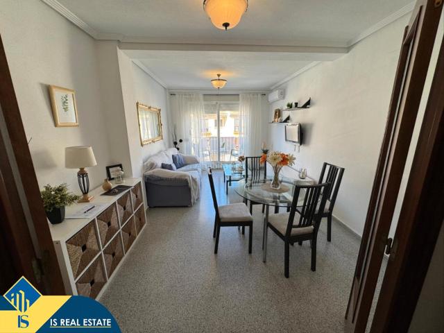 Apartamento en venta en San Miguel de Salinas. Apartamento con terraza, en la provincia de Alicante, en la ciudad de San Miguel de Salinas. 3 habitaciones 100 m² 9 kilómetro. Apartamentos San.