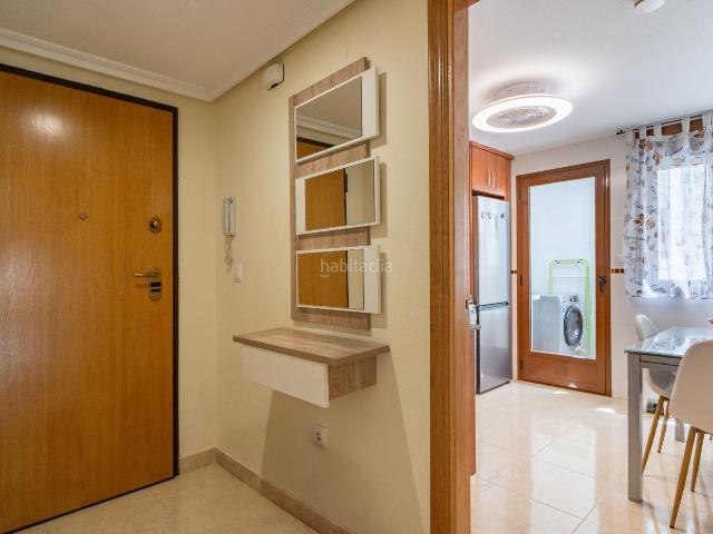 Apartamento en venta en San Pedro del Pinatar, San Pedro del Pinatar. Elegante apartamento de 3 dormitorios y 2 bantildeos, con piscina comunitaria, gimnasio y plaza de aparcamiento privado, ubicado.