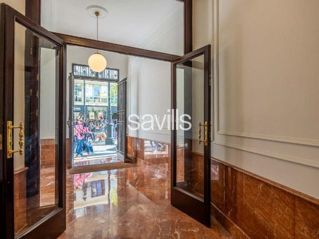 Apartamento en venta en Sevilla, Alfalfa Santa Cruz. Vivienda señorial reformada en Puerta de Jerez, Sevilla. Apartamentos.