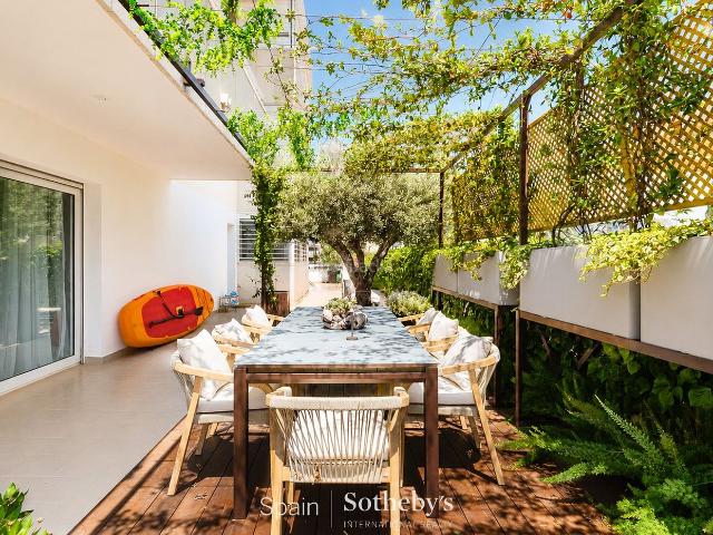 Apartamento en venta en Sitges, Can Girona Terramar Vinyet Costa Dorada. Exclusiva planta baja dúplex frente al mar con acceso directo a la playa. Apartamentos.