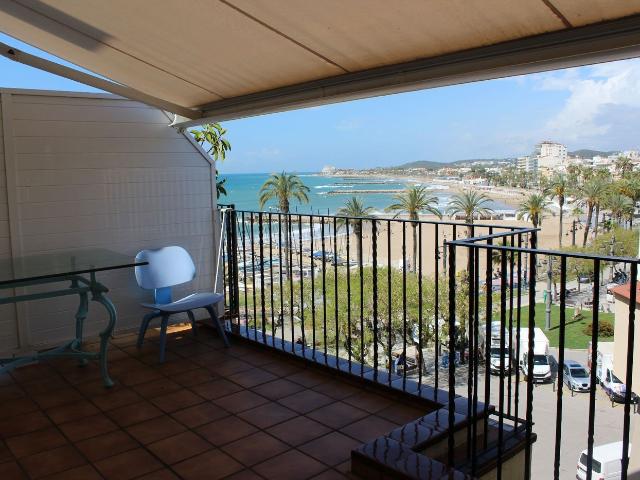 Apartamento en venta en Sitges, Centre Costa Dorada. Piso en primera línea de mar. Apartamentos.
