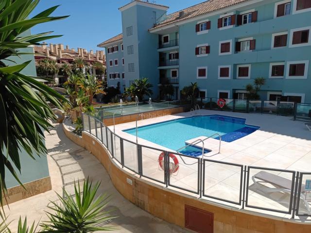 Apartamento en venta en Sotogrande, Puerto de Sotogrande La Marina. Amplio Apartamento de 3 Dormitorios con Gran Terraza y Vistas al Mar. Apartamentos.