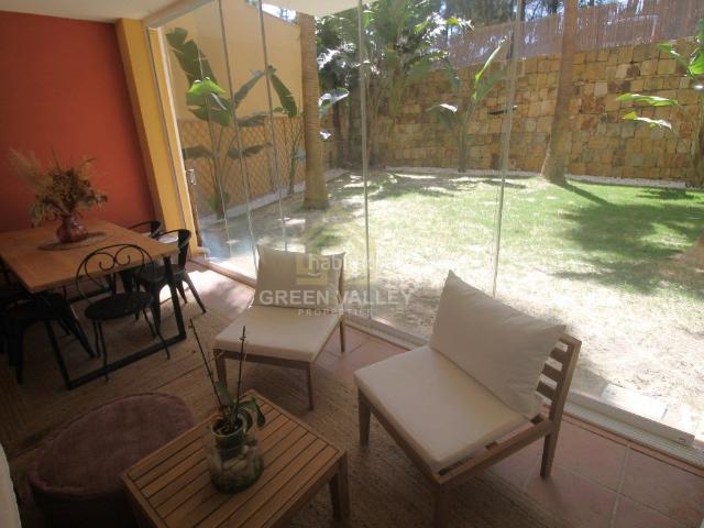 Apartamento en venta en Sotogrande, Sotogrande Alto. Increíble planta baja con gran jardín en la urbanización La Cañada Golf, Sotogrande. Apartamentos.