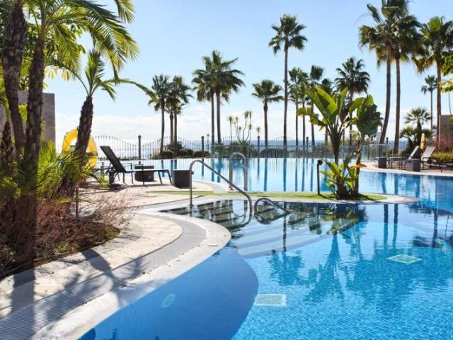 Apartamento en venta Estepona