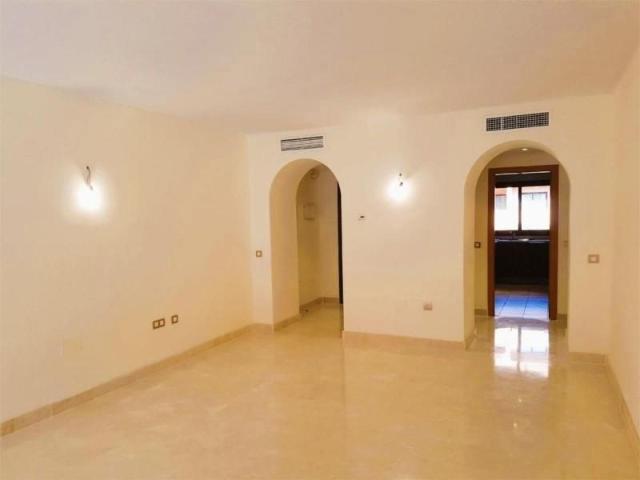 Apartamento en venta Estepona