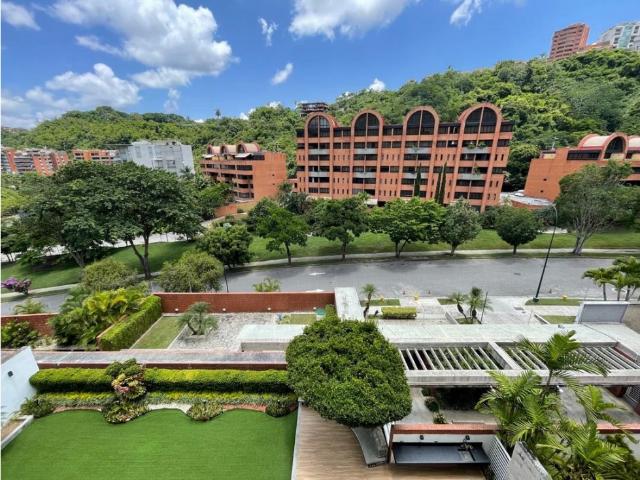 Apartamento en venta Lomas de la Alameda 221Mts2 4 hab 3 baños 3 p/e