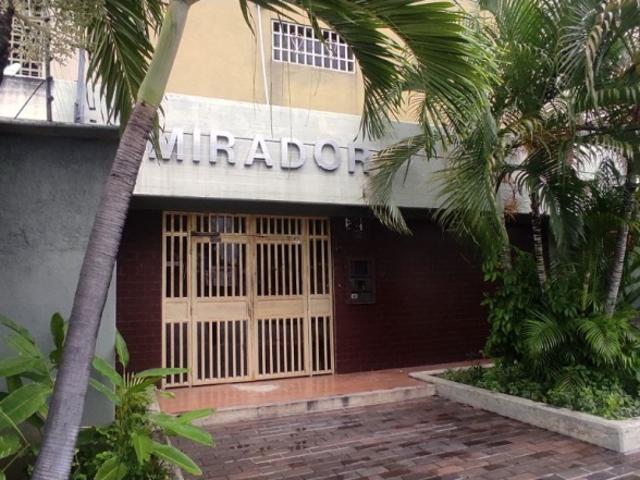 Apartamento en Venta, Res. El Mirador, Urb. El Centro, Maracay
