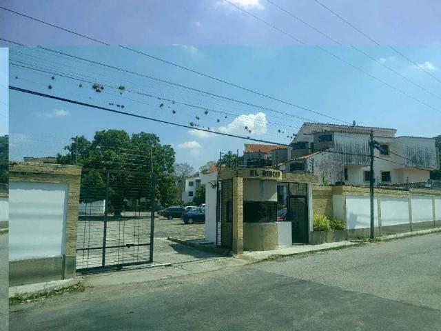 Apartamento en Venta Res. El Rincón JGH 9004137