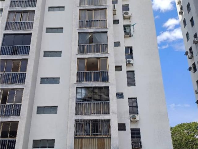 Apartamento en venta Res. Los Cedros, zona Este
