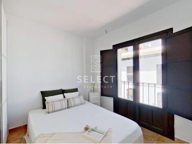 Apartamento en Vélez de Benaudalla con parking y piscina comunitaria