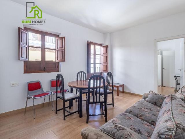 Apartamento en zona Realejo con 2 dormitorios, 2 baños, salón y cocina