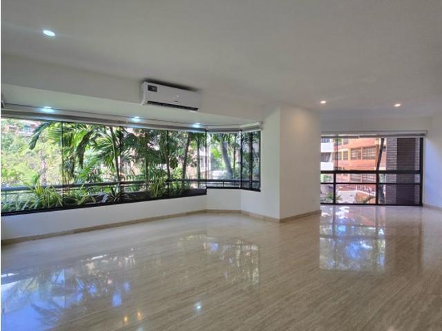 APARTAMENTO EN ALQUILER 203 M2 URB. CAMPO ALEGRE