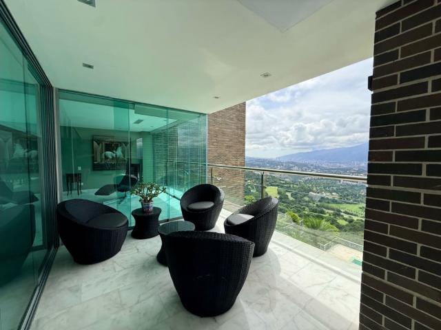 Apartamento en alquiler 321m2 3+S/3.5B+S/4P Alto Hatillo