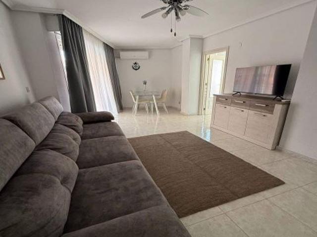 Apartamento en alquiler a solo 200 metros de Playa del Cura – Torrevieja