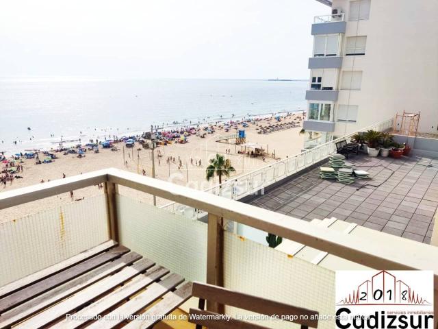 Apartamento en alquiler anual frontal a la playa
