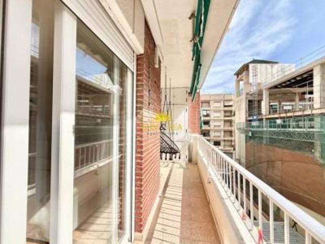Apartamento en alquiler en Torrevieja, Centro