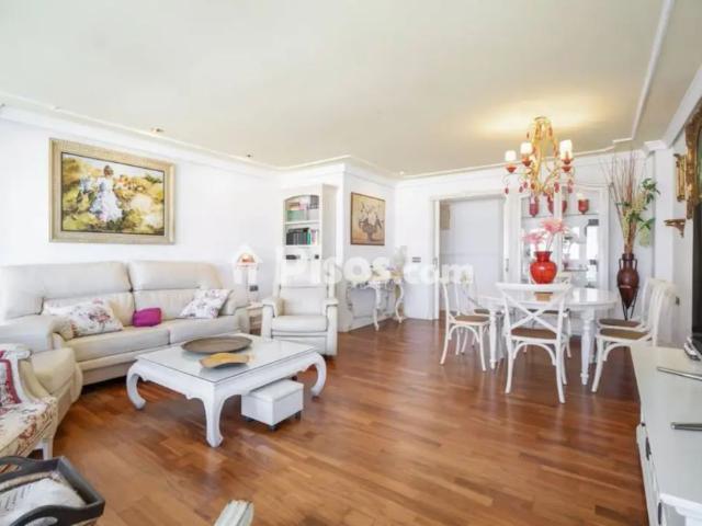 Apartamento en alquiler en Avenida Amílcar Barca, 35