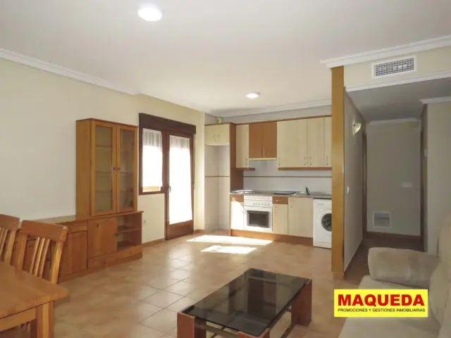 Apartamento en alquiler en Avenida de Madrid, cerca de Calle de San Sebastián