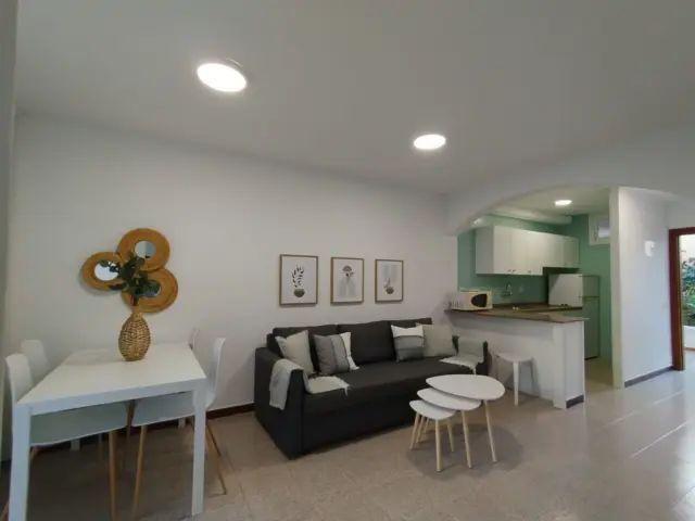 Apartamento en alquiler en Avenida de Tirma