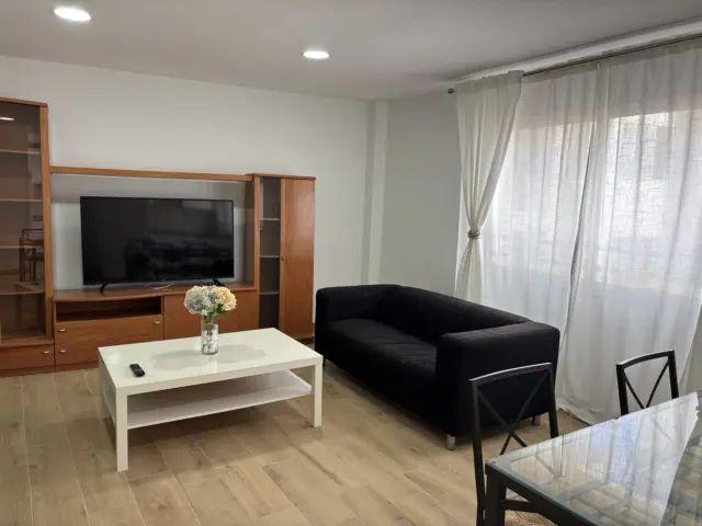 Apartamento en alquiler en Calle Villalba Hervás, 9
