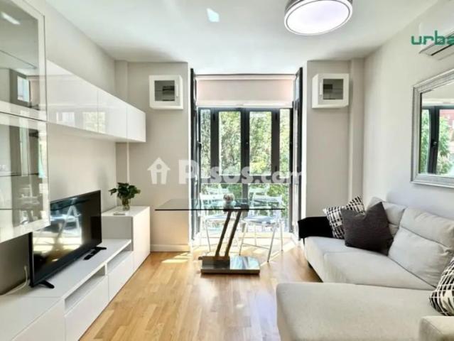 Apartamento en alquiler en Calle de Diego Bahamonde