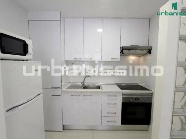 Apartamento en alquiler en Calle de la Marroquina, cerca de Avenida del Doctor García Tapia