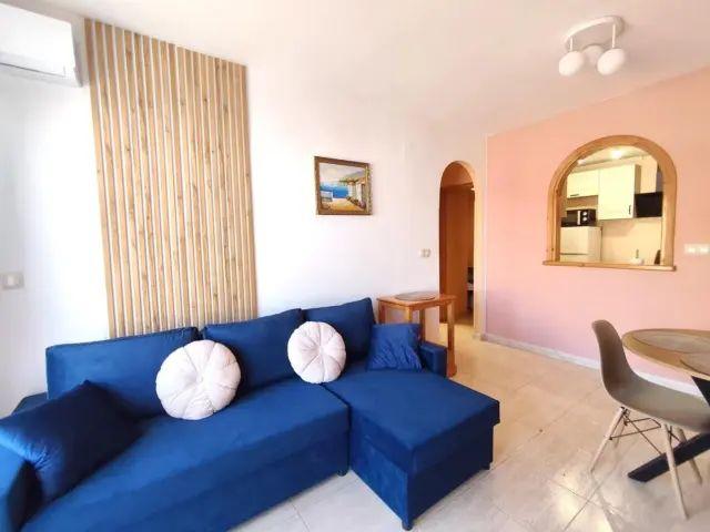 Apartamento en alquiler en Calle de los Gases, cerca de Calle del Bergantín