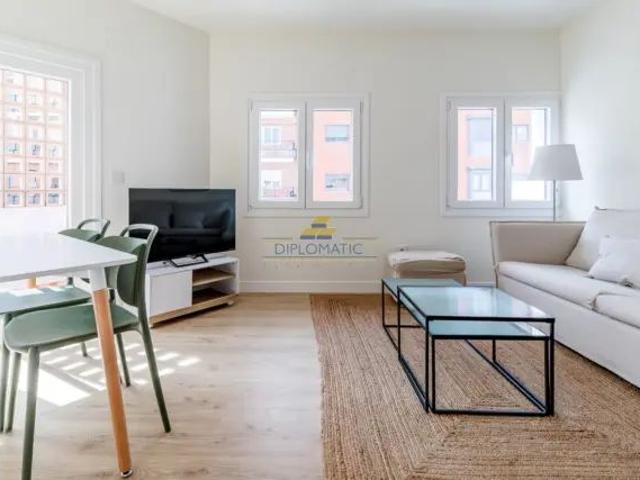 Apartamento en alquiler en Calle de Pinos Alta, cerca de Calle de Albendiego