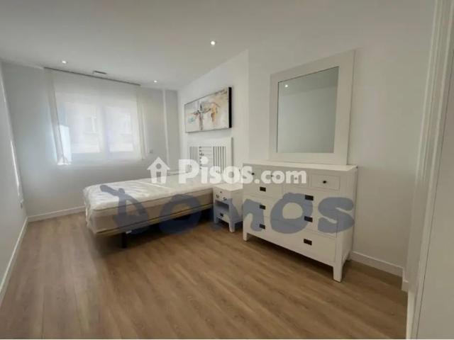 Apartamento en alquiler en Calle de San Roque, cerca de Plaza de la Liberdade