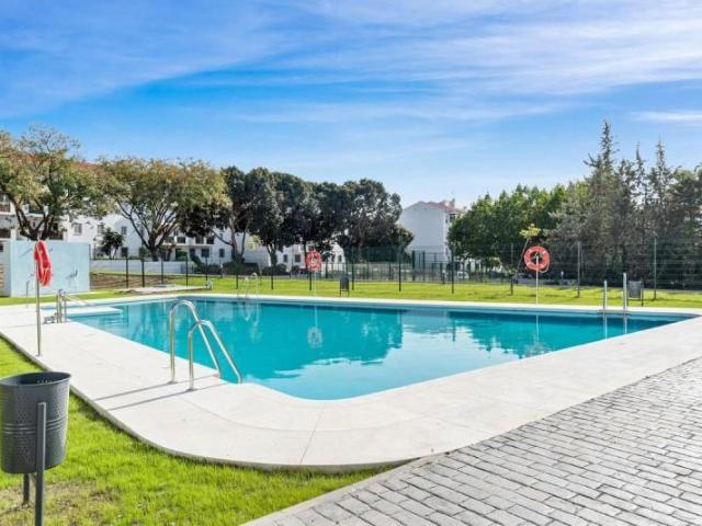 Apartamento en alquiler en Estepona, La Resina