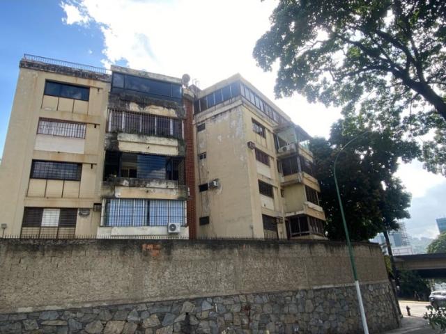 Apartamento en Alquiler en Lomas de Las mercedes, 2H, 1B, 1E