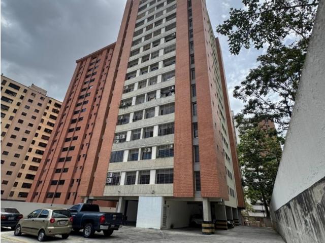 Apartamento en Alquiler en Lomas del Avila Amoblado y Equipado