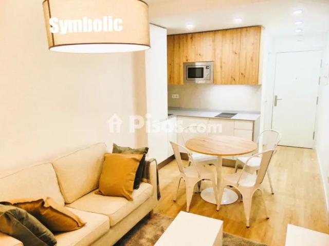 Apartamento en alquiler en Paseo de la Reina Cristina