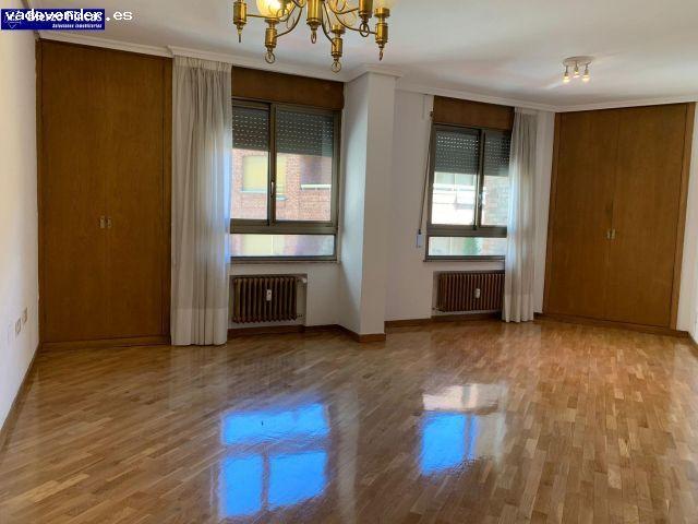 APARTAMENTO EN ALQUILER MUY LUMINOSO, ZONA CENTRO LEON CIUDAD
