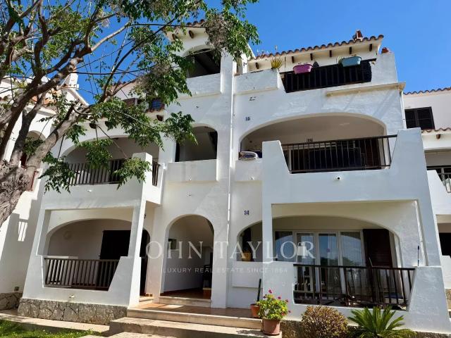 Apartamento en Cala En Porter con piscina comunitaria y vistas