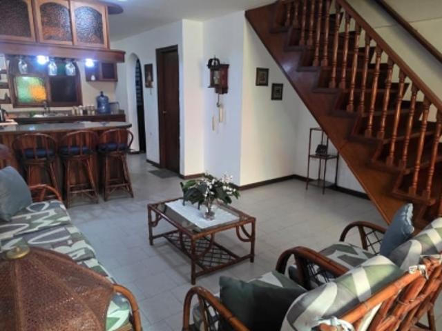 APARTAMENTO EN EL C.R MONTAÑA DORADA MARGARITA VE49 095MG DLEO