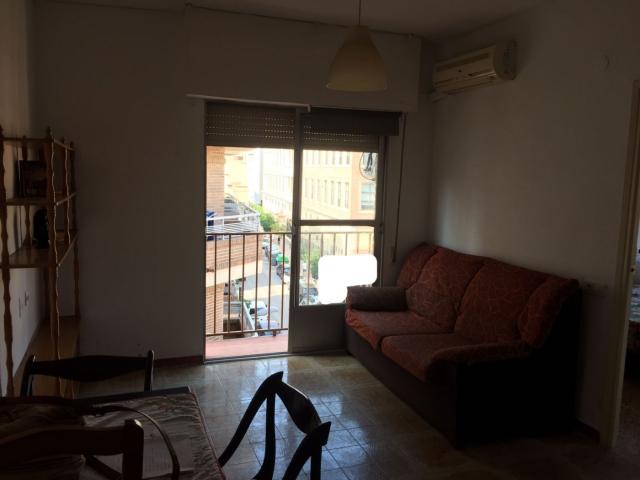 APARTAMENTO EN EL CENTRO A REFORMAR