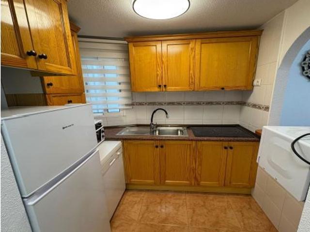 APARTAMENTO EN EL CENTRO DE TORREVIEJA CON GARAJE+TRASTERO INCLUIDO. 2 DORM. 1 BAÑO. Y PISCINA
