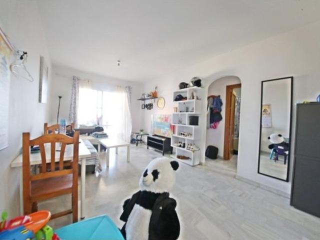 Apartamento en El Faro, Mijas Costa con gran terraza y vistas al mar en la Costa del Sol