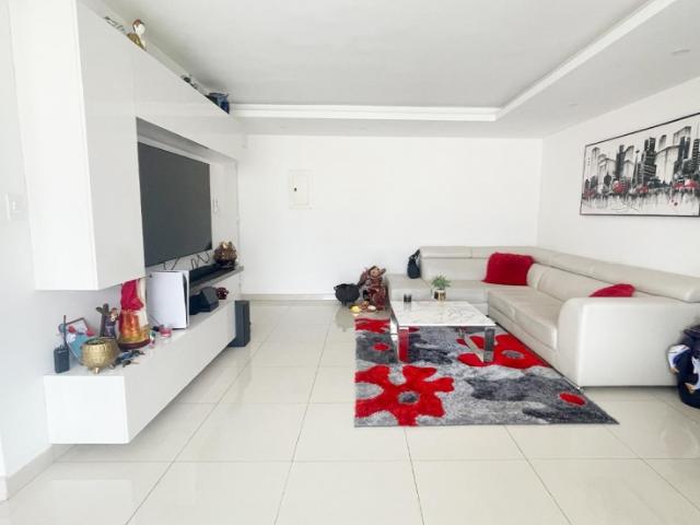 APARTAMENTO EN EL PARAISO REMODELADO