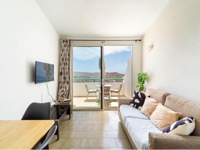 Apartamento en Esquina con Techos Altos y Vistas Panorámicas en Monte Paraíso