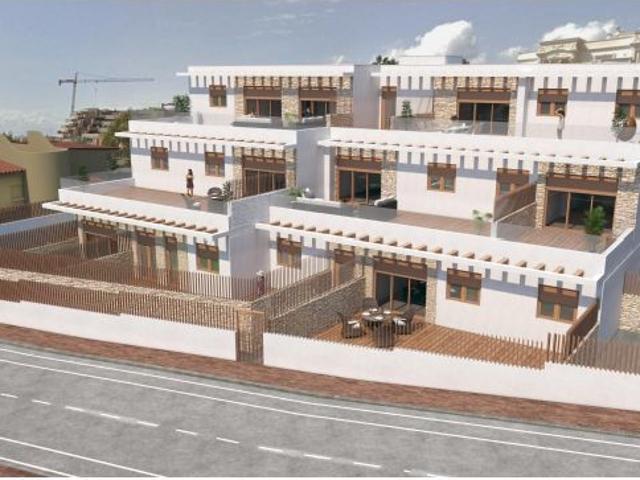 Apartamento en esquina con terraza y orientación suroeste a 300 m de la playa – El Hornillo