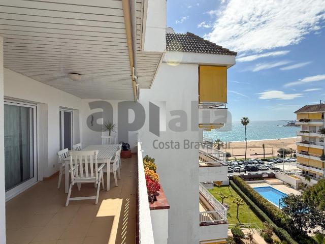 Apartamento en Fenals con vista mar y piscina 88m² Lloret de Mar