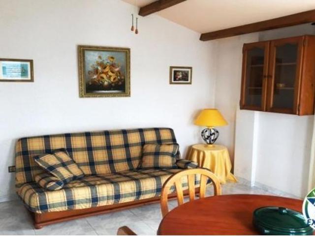 Apartamento en la última planta con amplia terraza en Santa Margarita Roses en venta
